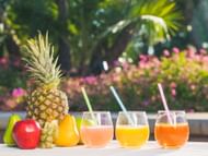 Switching to artificially sweetened drinks can lower the risk of all-cause death by 8%. (Photo via Pexels/Kindel Media)